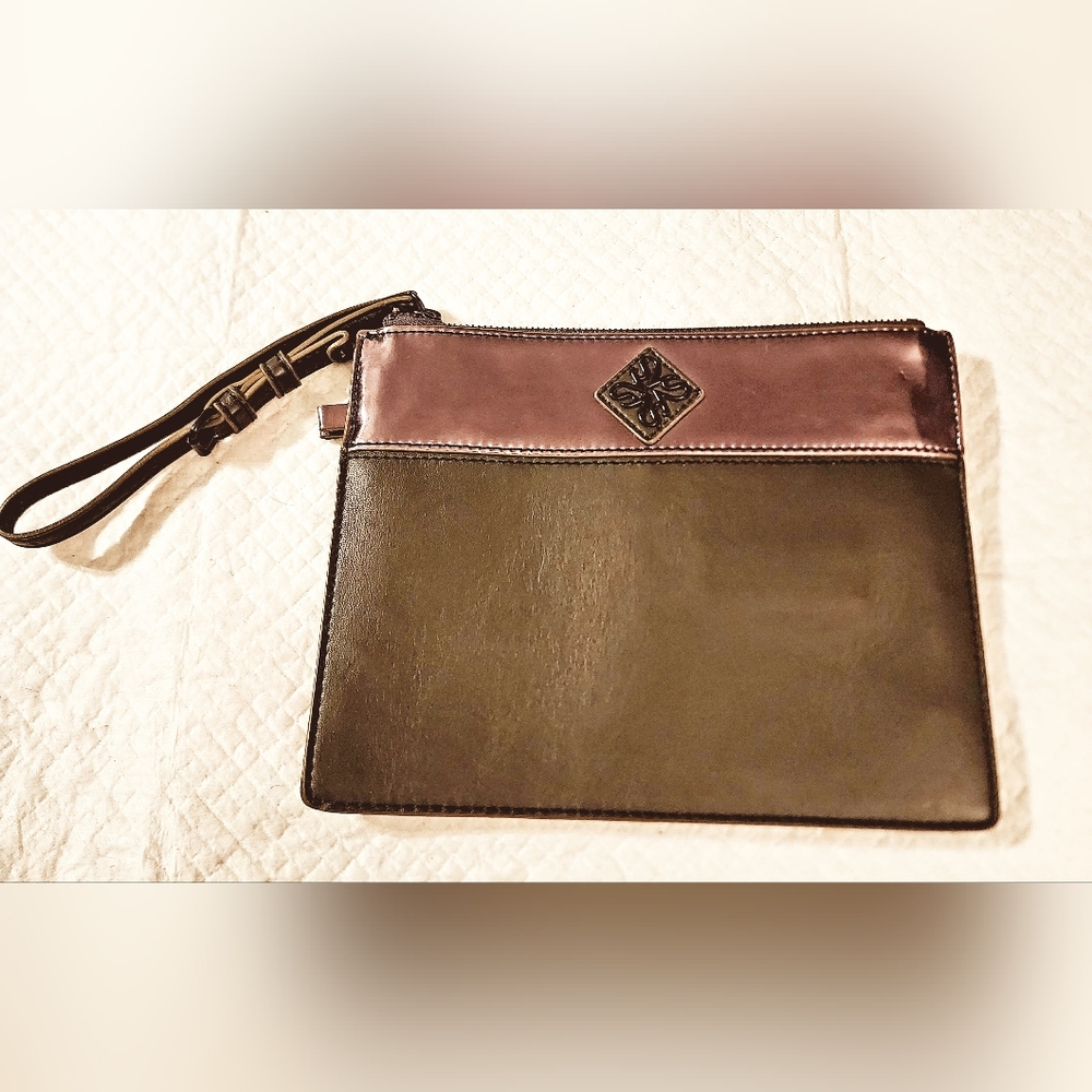 Simply Vera olive leather bronze strip large adjustable strap wristlet